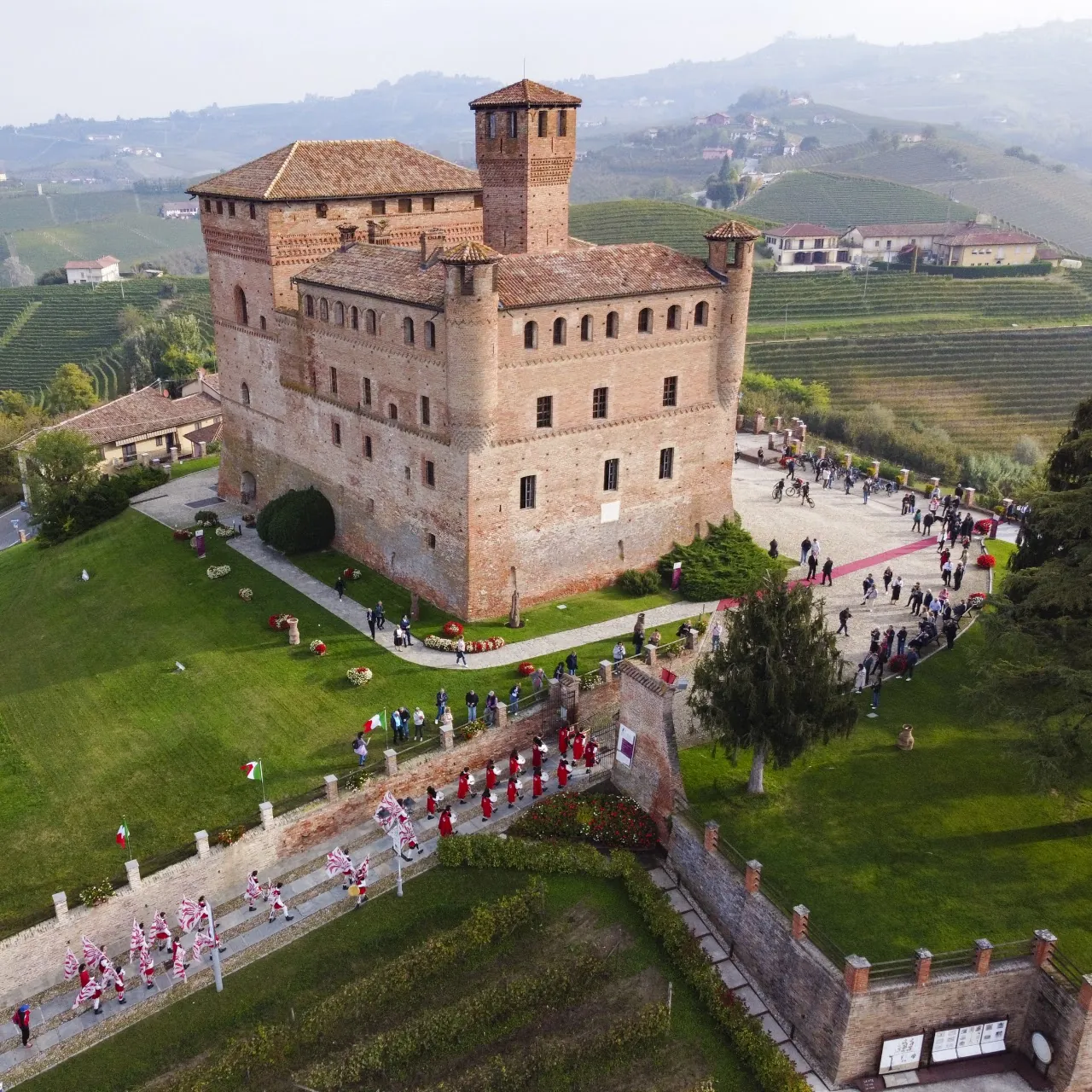 Il Castello di Grinzane Cavour, sede dell'Ordine dei Cavalieri del Tartufo e dei Vini d'Alba